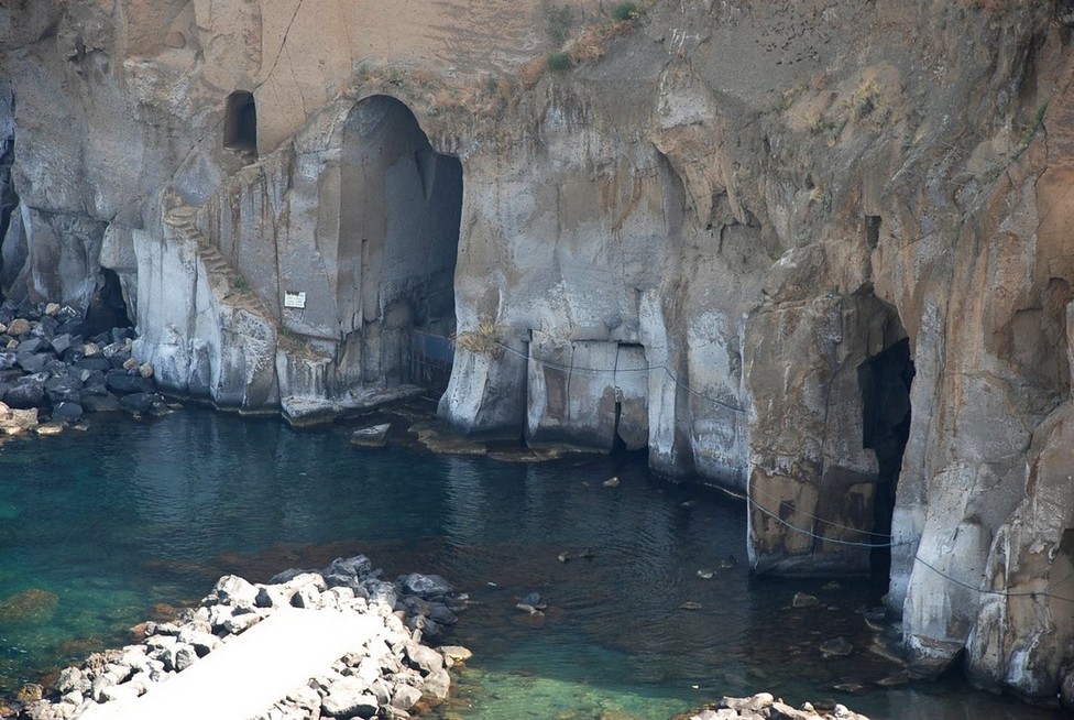 grotte contro i pirati